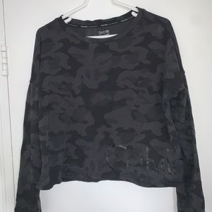 Performance crop workout shirt